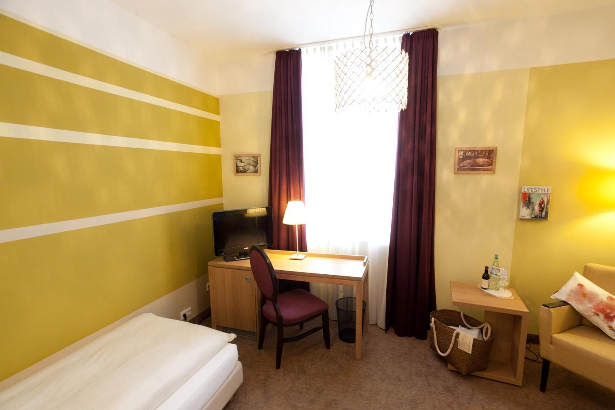 Hotel Schepers Gronau  Bagian luar foto