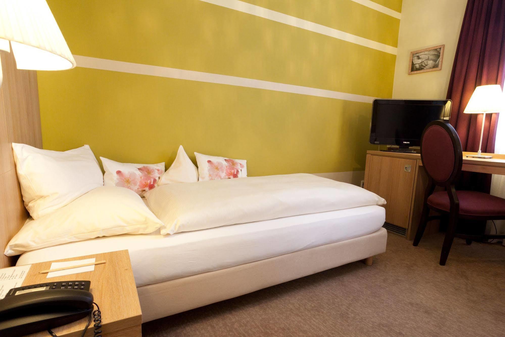 Hotel Schepers Gronau  Bagian luar foto